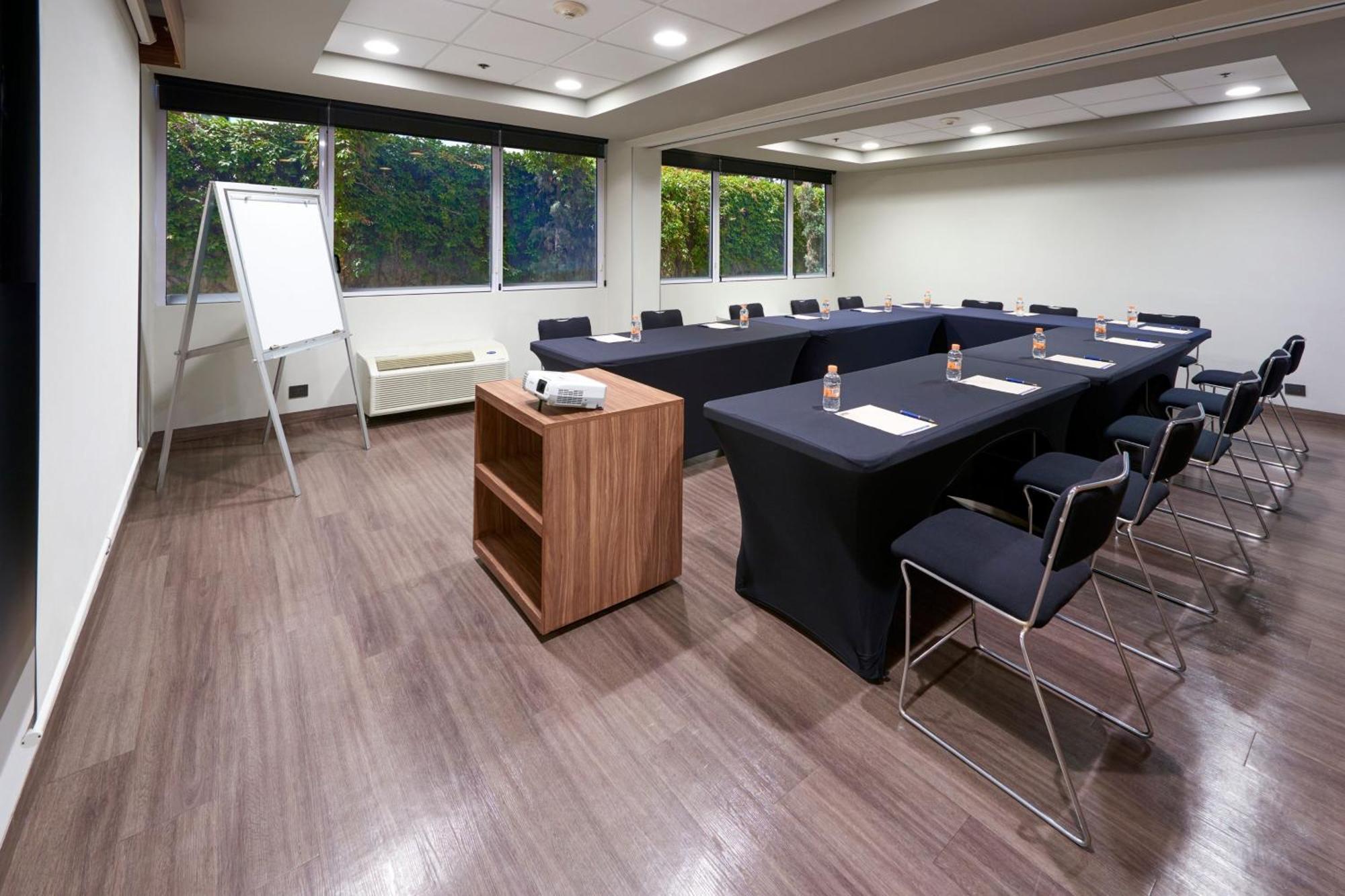 City Express By Marriott Saltillo Norte Exterior photo