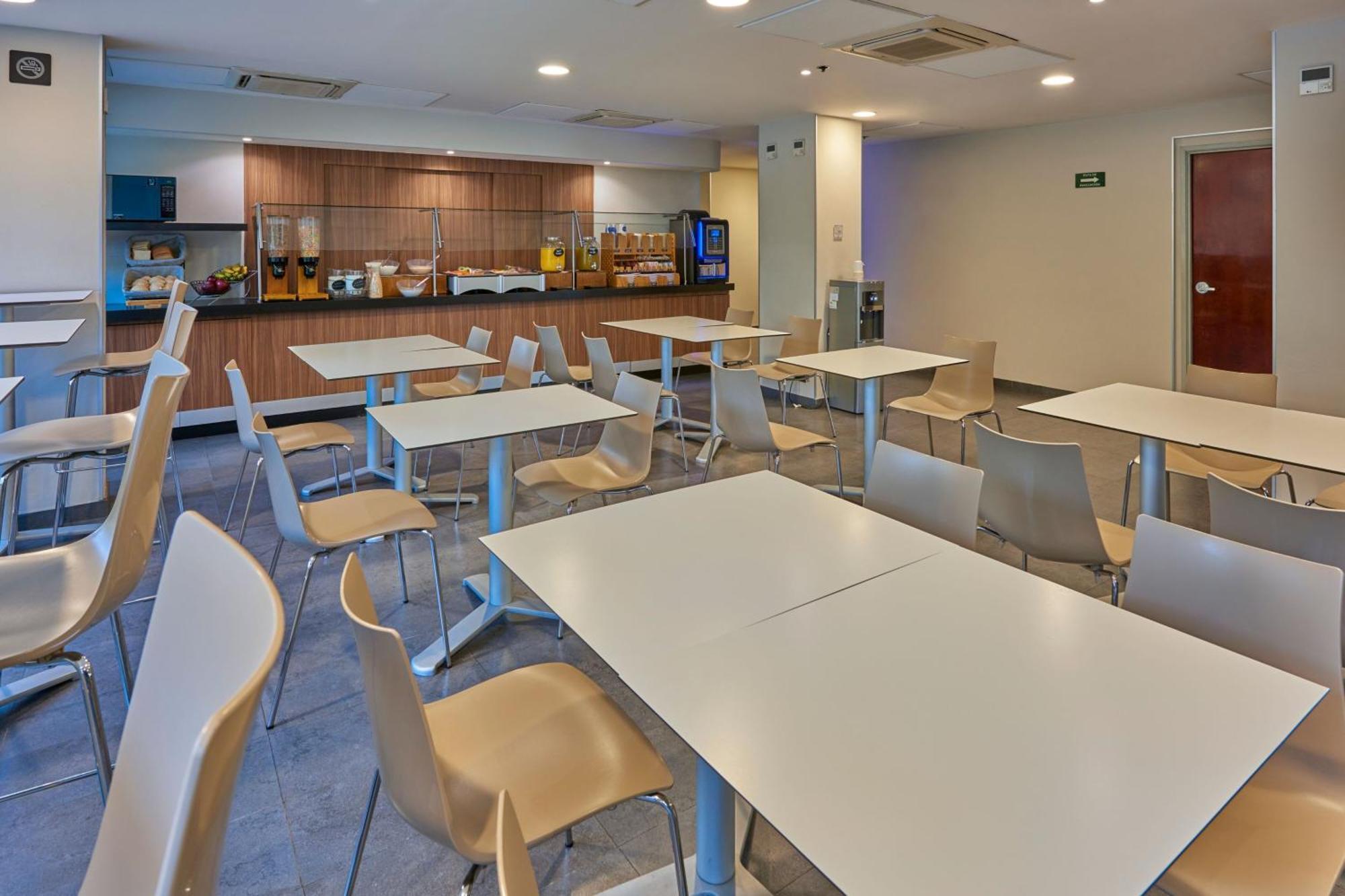 City Express By Marriott Saltillo Norte Exterior photo